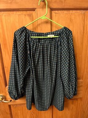 Max Studio Peasant Blouse in hunter greenFloral Print